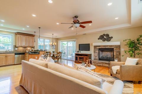 300 E L St, Benicia, CA 94510 photo 11