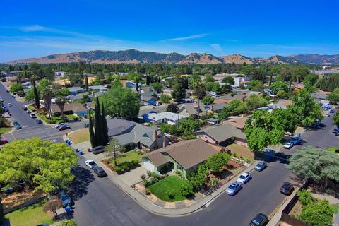367 Trinity Dr, Vacaville, CA 95687 photo 4