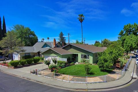 367 Trinity Dr, Vacaville, CA 95687 photo 2