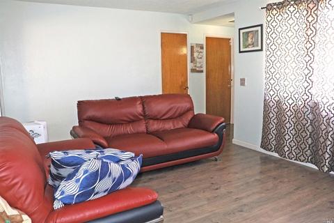 978 Nightingale Dr, Fairfield, CA 94533 photo 4