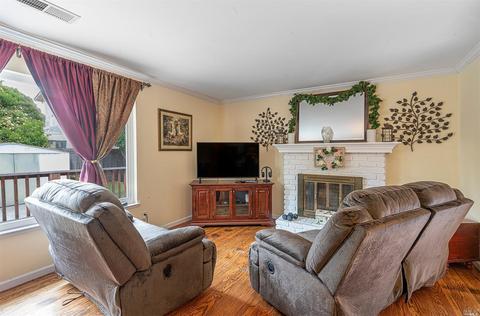1504 Sarkesian Dr, Petaluma, CA 94954 photo 5