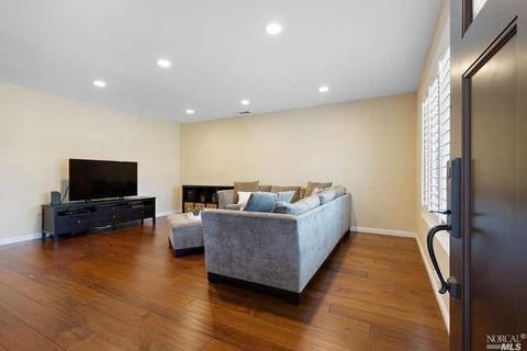 7100 York Ct, Dublin, CA 94568 photo 4