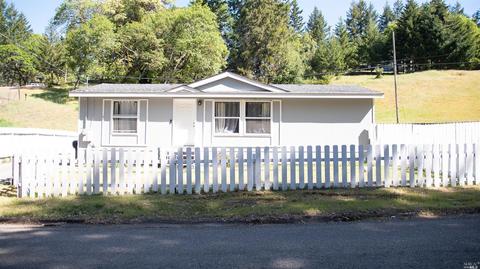 2201 Peacock Dr, Willits, CA 95490 photo 2