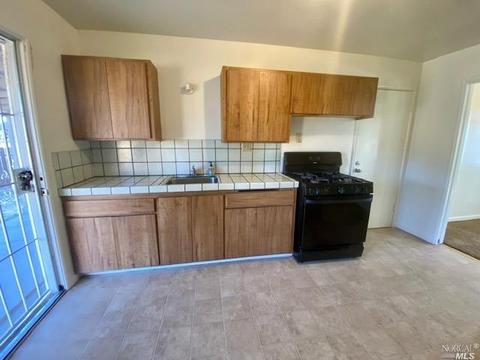 213 E Bell Ave, Fairfield, CA 94533 photo 8