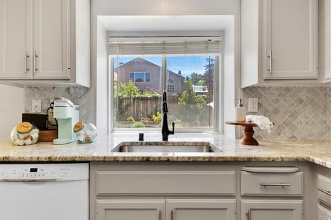 565 Monaco Cir, Cloverdale, CA 95425 photo 11