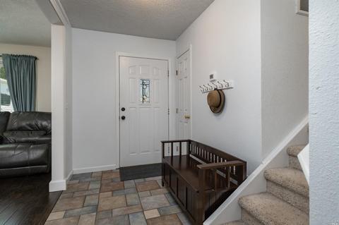 700 E Creekside Cir, Dixon, CA 95620 photo 8