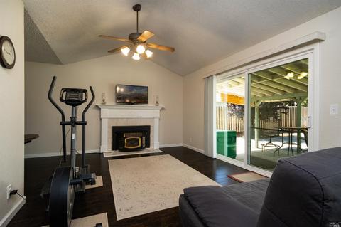 700 E Creekside Cir, Dixon, CA 95620 photo 17
