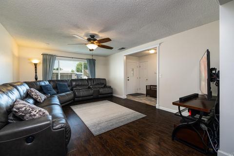 700 E Creekside Cir, Dixon, CA 95620 photo 10