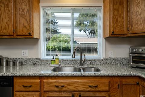 700 E Creekside Cir, Dixon, CA 95620 photo 13