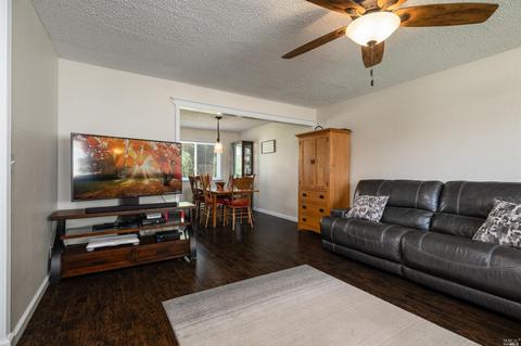 700 E Creekside Cir, Dixon, CA 95620 photo 9
