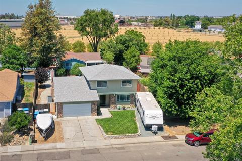 700 E Creekside Cir, Dixon, CA 95620 photo 4