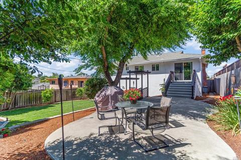 352 Los Cerritos Dr, Vallejo, CA 94589 photo 2