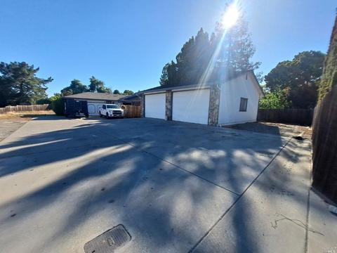 34 Holiday Ln, Concord, CA 94521 photo 2