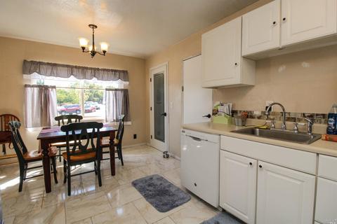 225 Circle Dr, Vacaville, CA 95688 photo 17