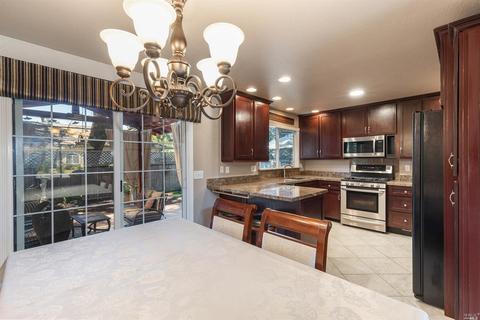 896 Colleen Dr, Windsor, CA 95492 photo 8