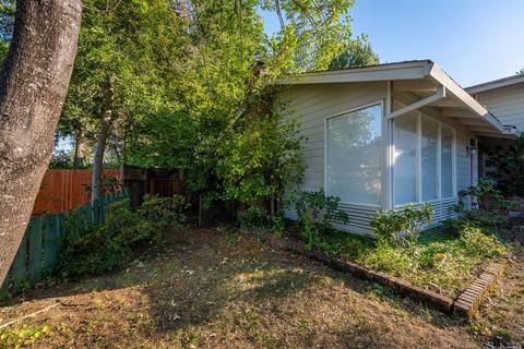 817 Walnut Ave, Ukiah, CA 95482 photo 3