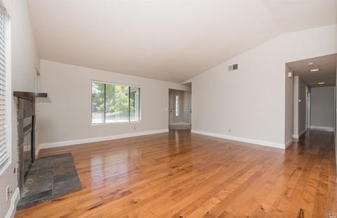 120 Falcon Dr, Cotati, CA 94931 photo 2