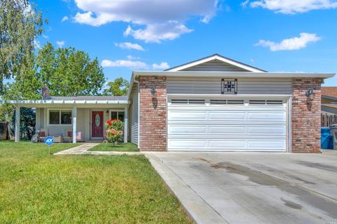 655 E Creekside Cir, Dixon, CA 95620 photo 2