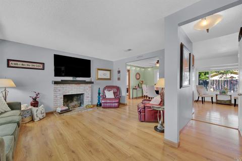 655 E Creekside Cir, Dixon, CA 95620 photo 6