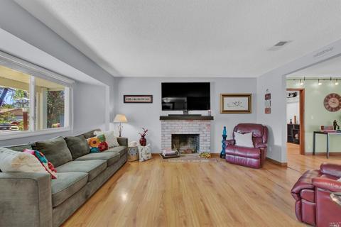 655 E Creekside Cir, Dixon, CA 95620 photo 5