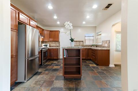 911 Lemon St, Vallejo, CA 94590 photo 4