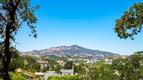 7 Oak Crest Ct #E, Novato, CA 94947 photo 2