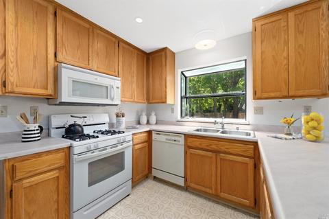 872 Buckingham Dr, Windsor, CA 95492 photo 10