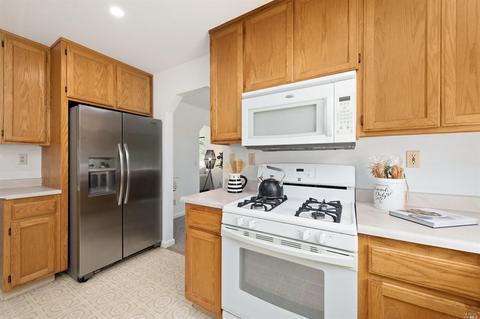 872 Buckingham Dr, Windsor, CA 95492 photo 12
