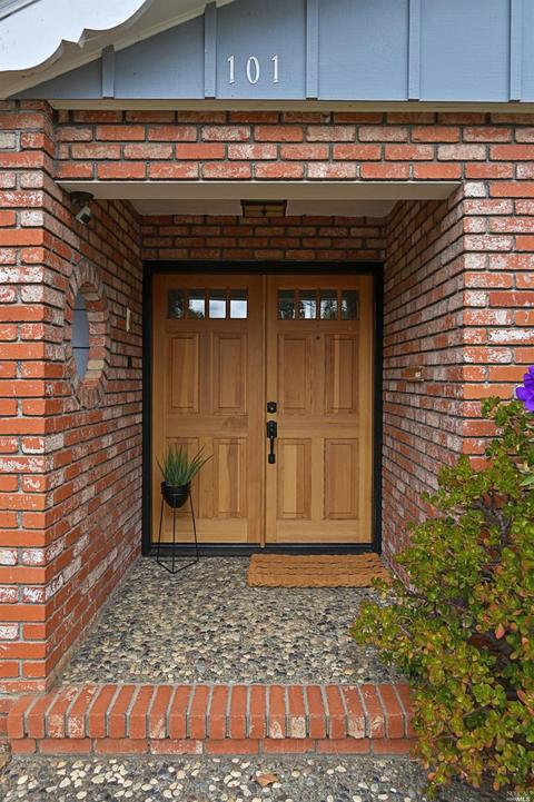 101 Combs Ln, Vallejo, CA 94590 photo 2
