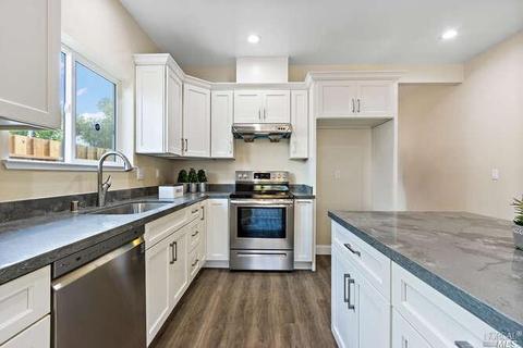 1037 Castlewood Dr, Vallejo, CA 94591 photo 6