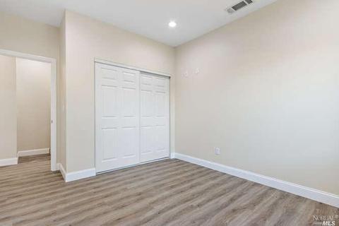 1037 Castlewood Dr, Vallejo, CA 94591 photo 23