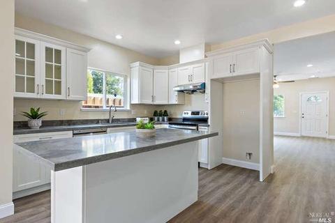 1037 Castlewood Dr, Vallejo, CA 94591 photo 5