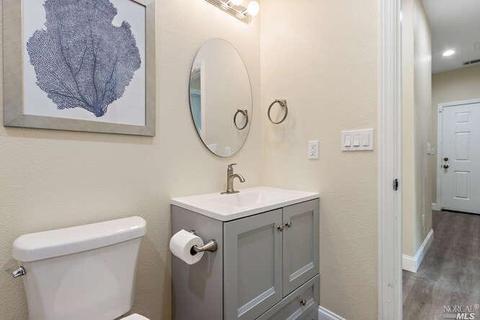 1037 Castlewood Dr, Vallejo, CA 94591 photo 2