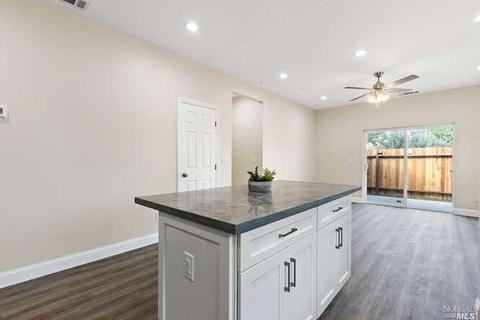 1037 Castlewood Dr, Vallejo, CA 94591 photo 9