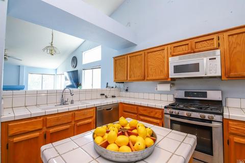765 Wintun Ct, Dixon, CA 95620 photo 2