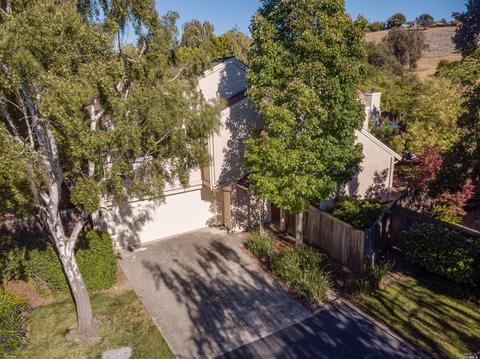 580 Willow Ct, Benicia, CA 94510 photo 2