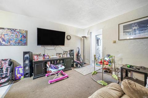 68 Victoria St, Vallejo, CA 94591 photo 5