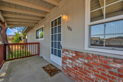 186 Deodara St, Vacaville, CA 95688 photo 4