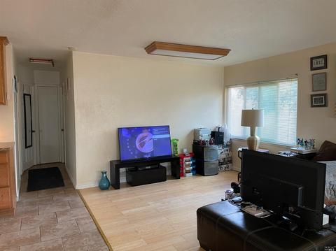 109 Barry Ct, Vallejo, CA 94591 photo 2