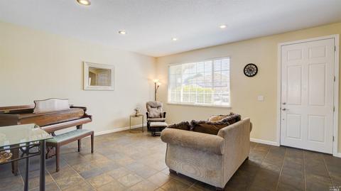 574 Ruby Dr, Vacaville, CA 95687 photo 4