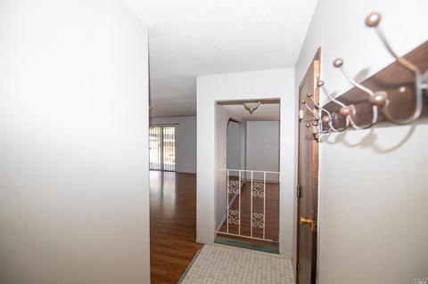 150 Elena Ct, Vallejo, CA 94589 photo 2