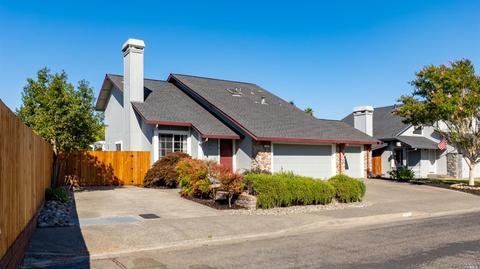 124 Los Robles Ave, Windsor, CA 95492 photo 2