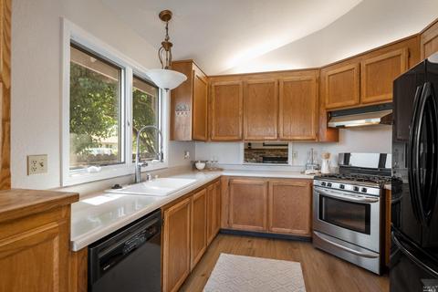 852 Bond Pl, Windsor, CA 95492 photo 7