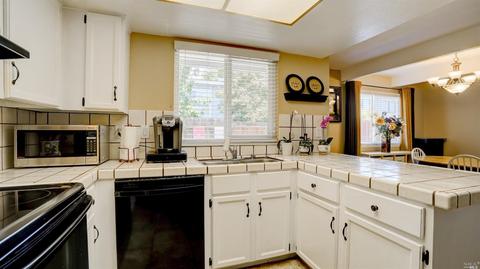 341 E T St, Benicia, CA 94510 photo 7