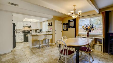 341 E T St, Benicia, CA 94510 photo 2