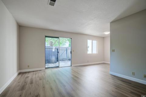 319 Eldridge Ave, Vacaville, CA 95688 photo 3