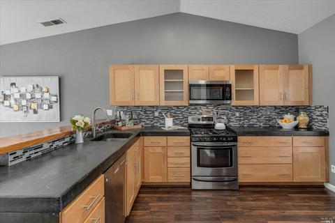 9420 Lazy Creek Dr, Windsor, CA 95492 photo 13