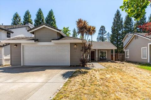 9420 Lazy Creek Dr, Windsor, CA 95492 photo 2