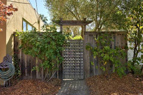 916 Wright St, Santa Rosa, CA 95404 photo 2