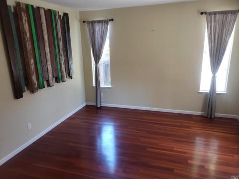 300 Shadow Ridge Ct, Vallejo, CA 94591 photo 2